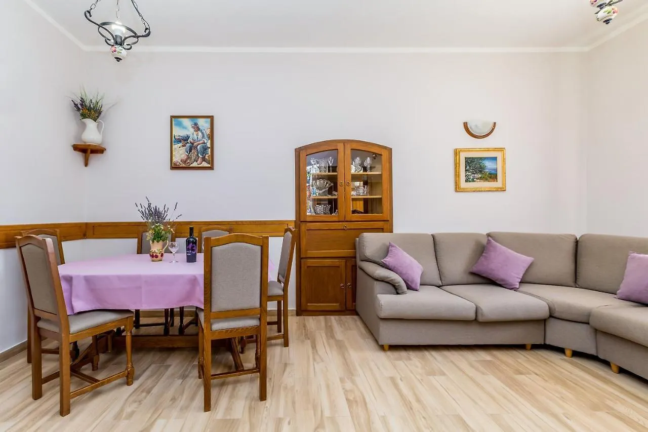 Apartments Krc Pinezići