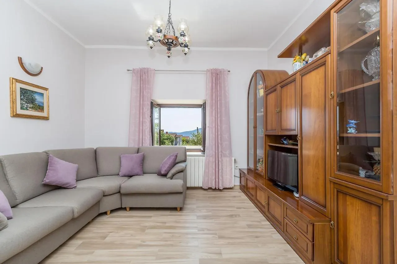 Apartments Krc Pinezići 0*,  كرواتيا