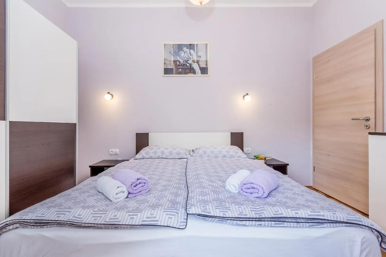 Apartments Krc Pinezići