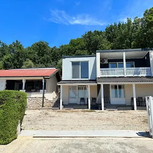 apartmani-bosnjak-starigrad-paklenica.hotelinzadar.com/